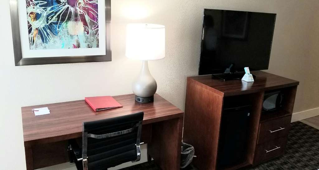 Best Western Plus Greenville I-385 Inn & Suites Room photo